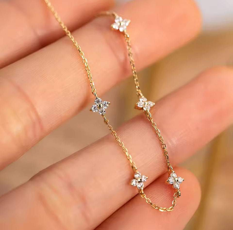Collier Élégance Étoilée – Or & Cristaux Zirconiu